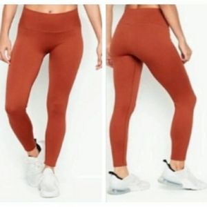 New Victorias Secret Womens Size XL Ribbed Knit Cropped Compression Leggings